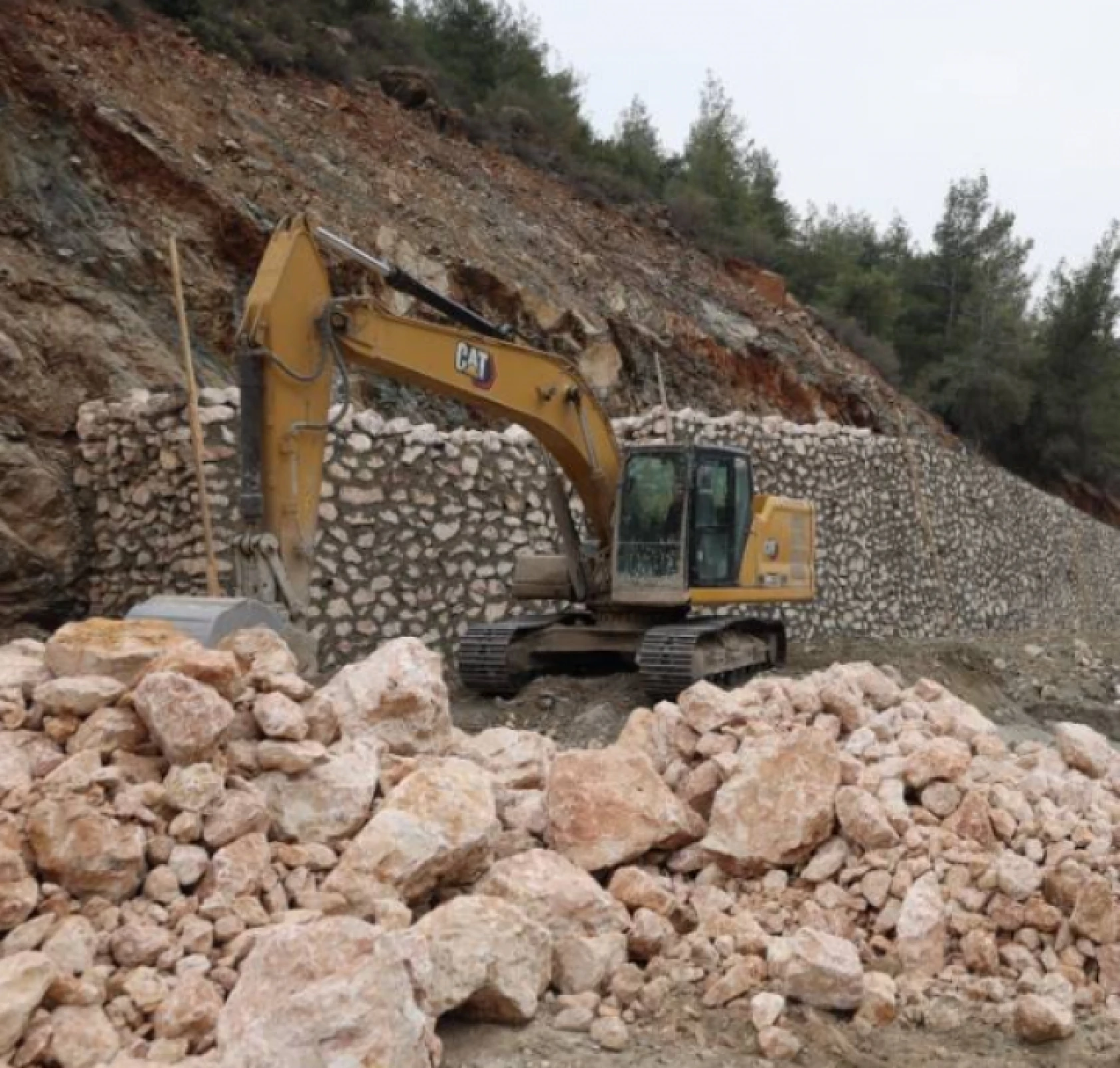 Hatay'da 3 ilçeyi birbirine bağlayacak yolda çalışmalar hızlandı!
