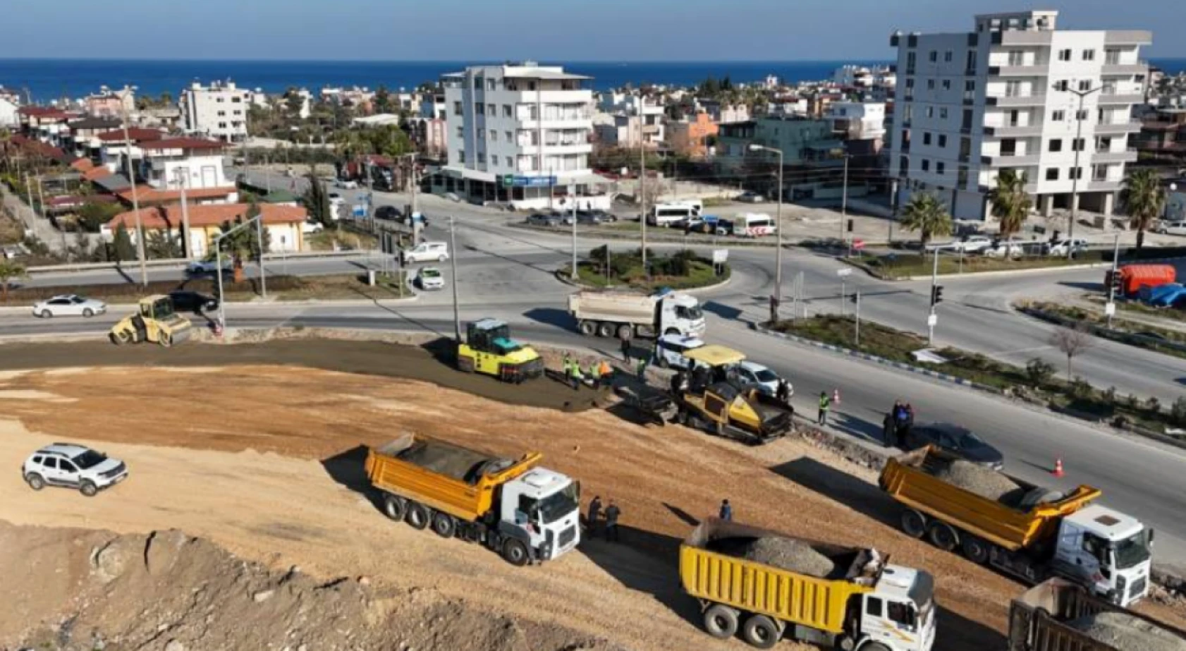 Hatay'da 2 ilçeyi bir birine bağlayan bağlantı yolu trafiğe nefes aldırdı!
