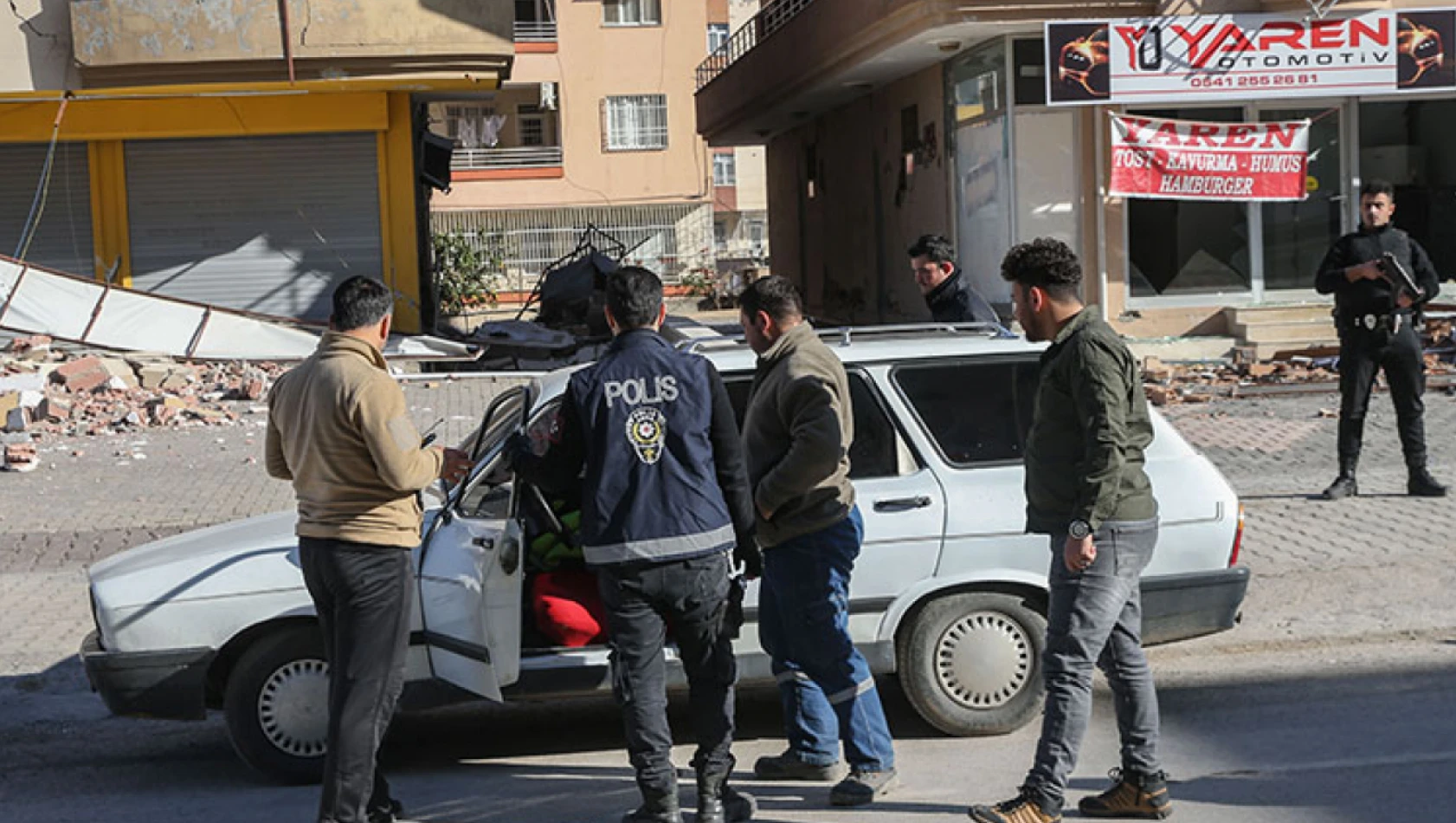 Hatay'da polis ekipleri kaçak olduğu anlaşılan bir şahsı yakaladı!