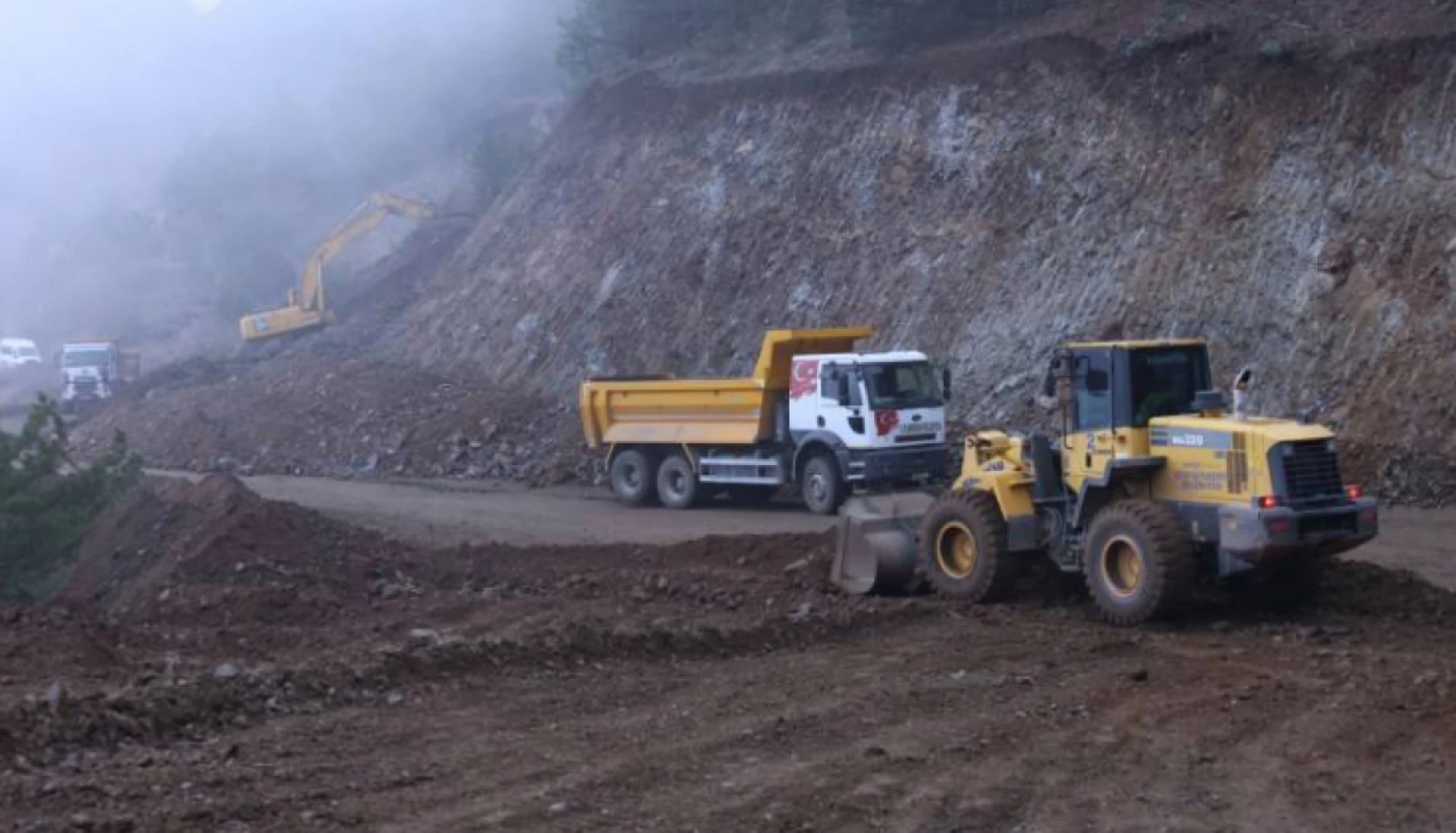 Hatay'da 3 ilçeyi birbirine bağlayan dev yolda çalışmalar ne durumda?