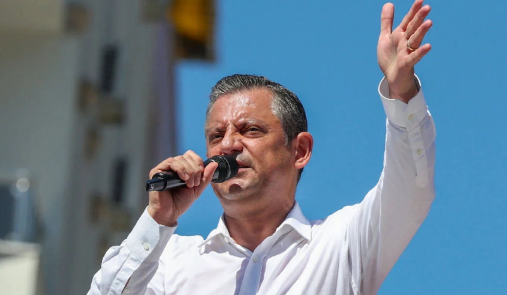 Özgür Özel, kendisine açılan soruşturma hakkında konuştu: 'Tepemin tasını attırma'
