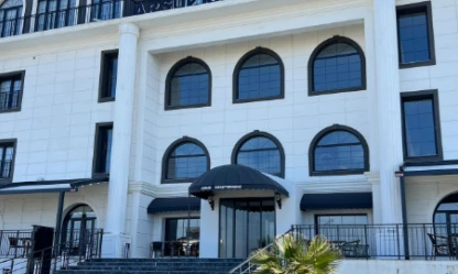 Arsuz Öğretmenevi yeniden faaliyette: Kuaför hizmeti de göz kamaştırıyor!