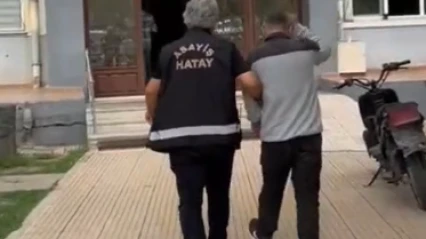 Hatay'da aranan şahıs Erzin'de yakalandı: 4 yıl 9 ay hapis cezası bulunuyordu!
