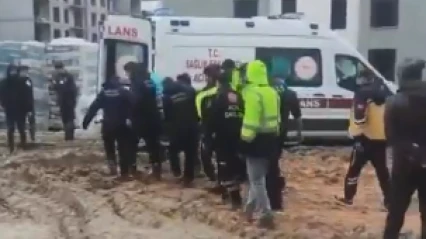 Hatay'da ücretini alamayan inşaat işçisi çatıdan atladı