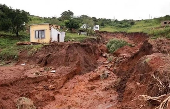 Hatay'da yağışlar toprak kaymasına sebebiyet verdi: 2 ev hasar aldı!