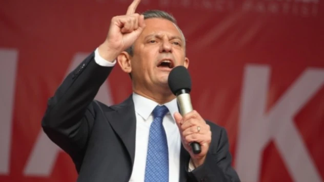 Özgür Özel, kendisine açılan soruşturma hakkında konuştu: 'Tepemin tasını attırma'