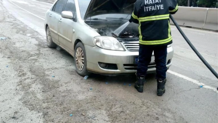 Aracın motorunda çıkan yangın hasara neden oldu!