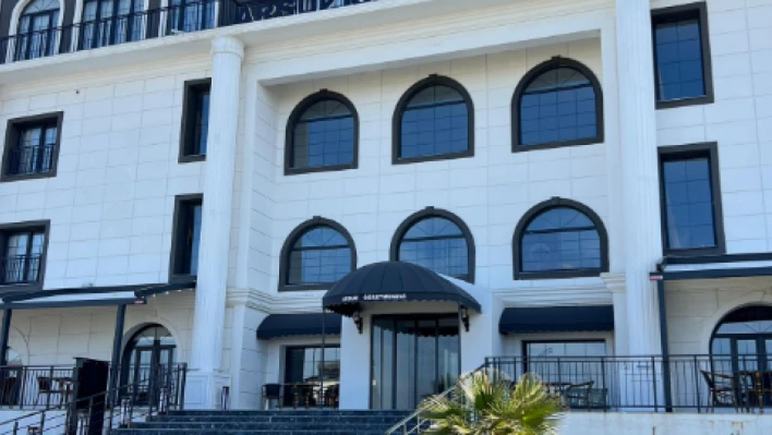 Arsuz Öğretmenevi yeniden faaliyette: Kuaför hizmeti de göz kamaştırıyor!