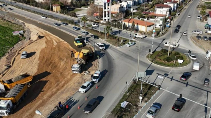 Hatay'da 2 ilçeyi bir birine bağlayan bağlantı yolu trafiğe nefes aldırdı!