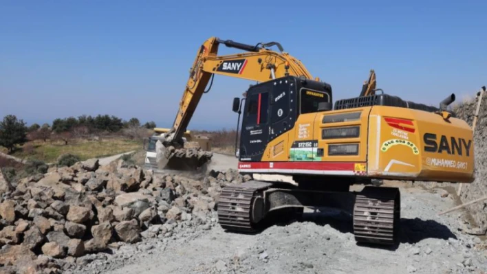 Hatay'da 3 ilçe için hayati öneme sahip olan yolda çalışmalar devam ediyor!