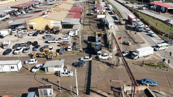 Hatay'da bulunan sanayide yollar sıkıntılıydı: 3 bin 600 metrelik çalışma başladı!