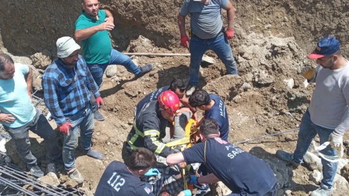 Hatay'da işçilerin bulunduğu alanda toprak kaydı: Bir işçi toprak altında kaldı!