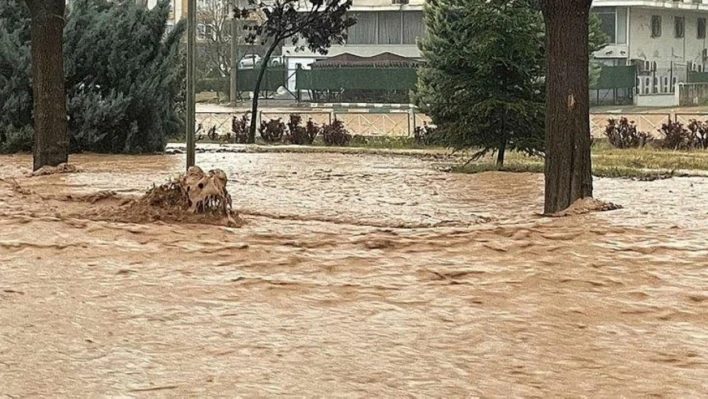 Hatay'da sel baskını: Birçok yerde su baskını oldu!