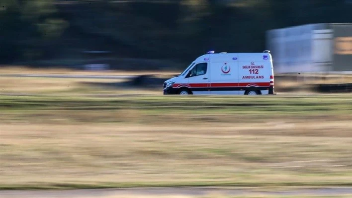 Hatay'da tır motosiklete çarptı: Biri ağır 2 yaralı!