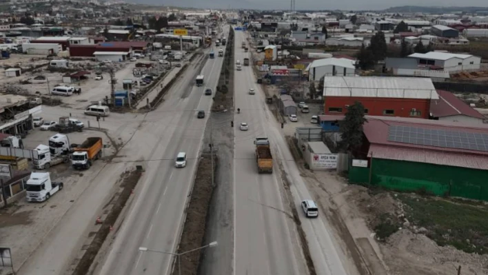 Hatay'da trafik yoğunluğunun fazla olduğu caddede çalışma başladı!