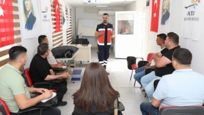 Hatay'da vatandaşlara acil yardım eğitimi veriliyor!