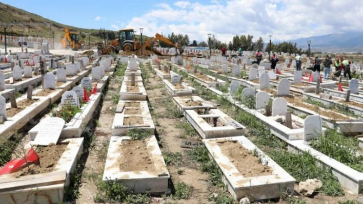 Hatay'da yağışlar mezarlıklara da zarar verdi: HBB harekete geçti!