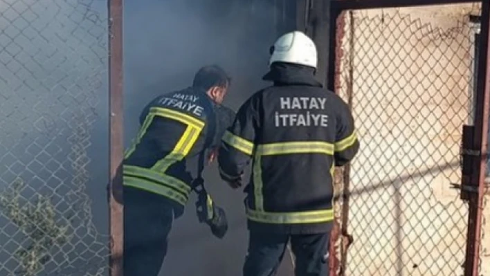 Hatay'da yem fabrikası yandı!