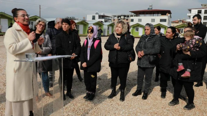 Hatay'daki o ilçede yapımı tamamlanan ahşap evler sahiplerine teslim edildi!