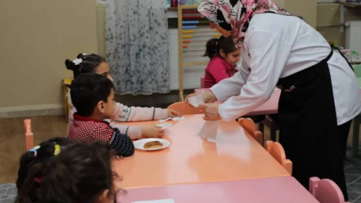 Hatay'ın mutfağını dünyaya tanıtan şef, çocuklara meslek sırrını anlattı!