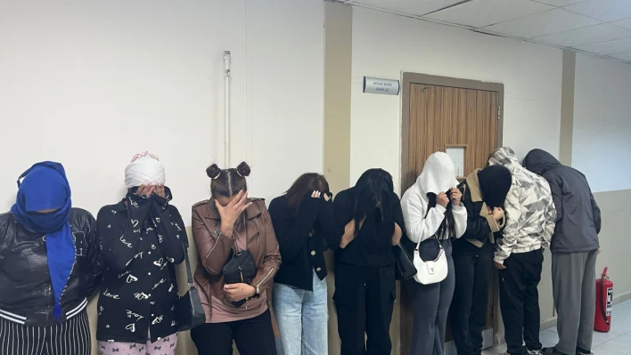 Hatay polisi 12 apartı denetledi: Fuhuşa aracılık eden şahıs tutuklandı