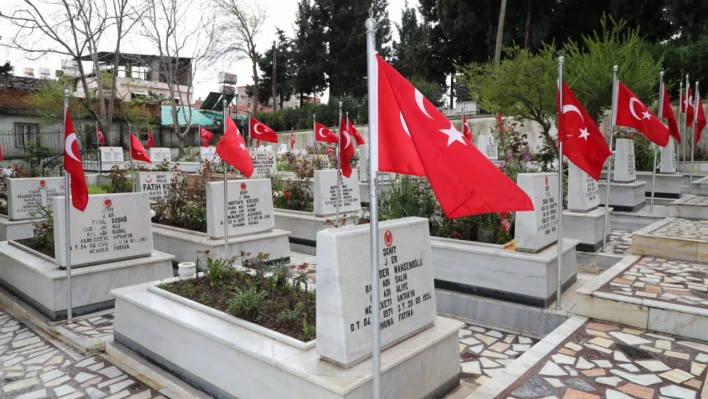 Hatay, şehitlerini andı!