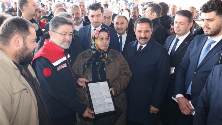 Tarım ve Orman Bakanı Hatay'da: Büyükbaş hayvan teslimi törenine katıldı!