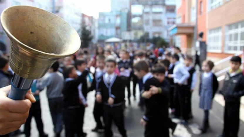 Ders zili yeniden çaldı: Milyonlarca öğrenci okullara döndü