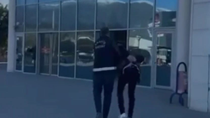 Hatay'da dolandırıcılık maskesi düştü: Çok sayıda suçtan aranan şahıs tutuklandı!