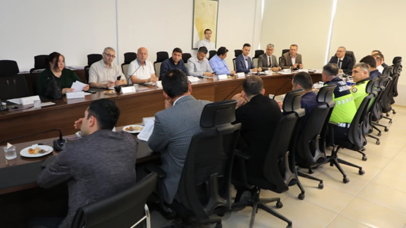 Hatay'da kritik toplantı: Bazı yollar trafiğe kapanacak, toplu taşıma güzergahları değişecek!
