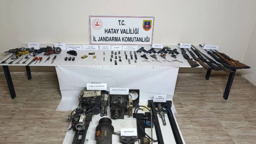 Hatay'da silah imal ve ticareti operasyonu: Çok sayıda silah ve malzeme ele geçirildi