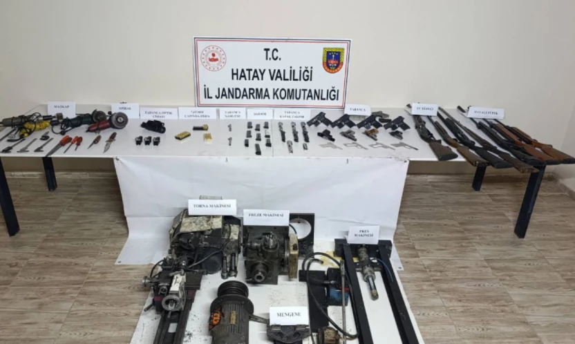 Hatay'da silah imal ve ticareti operasyonu: Çok sayıda silah ve malzeme ele geçirildi